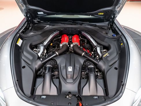 Used 2021 Ferrari Roma image 18