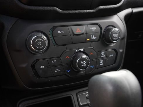 Used 2021 Jeep Renegade Latitude image 15