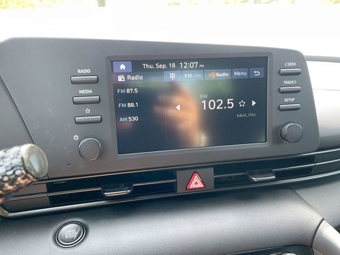 Used 2025 Hyundai Elantra Sport image 42