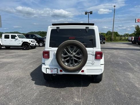 Used 2021 Jeep Wrangler Unlimited Sahara AWD/4WD image 4