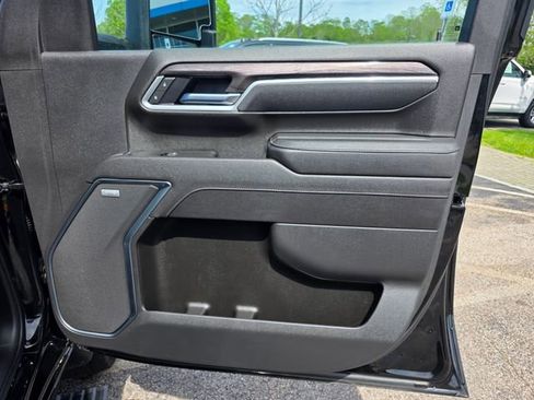 Used 2025 Chevrolet Silverado 2500 LTZ w/ LTZ Plus Package AWD/4WD image 9
