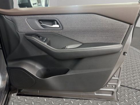 Used 2021 Nissan Rogue SV image 19