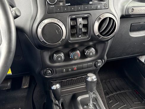 Used 2017 Jeep Wrangler Unlimited Sport w/ Quick Order Package 24S AWD/4WD image 17