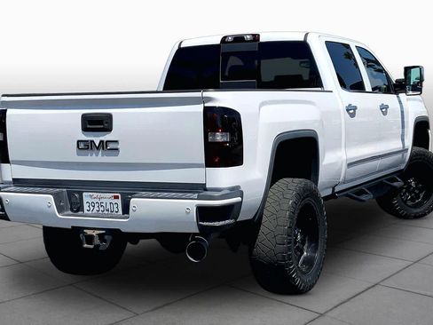 Used 2018 GMC Sierra 2500 Denali w/ Duramax Plus Package AWD/4WD image 11