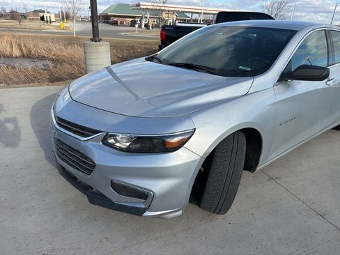 Used 2017 Chevrolet Malibu LS image 2
