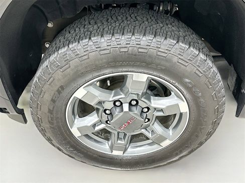 Used 2025 GMC Sierra 2500 SLE w/ Preferred Package image 31