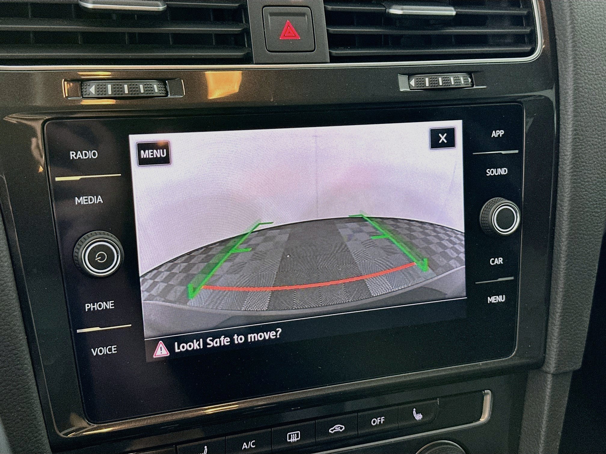 Used 2019 Volkswagen Golf SE FWD image 22
