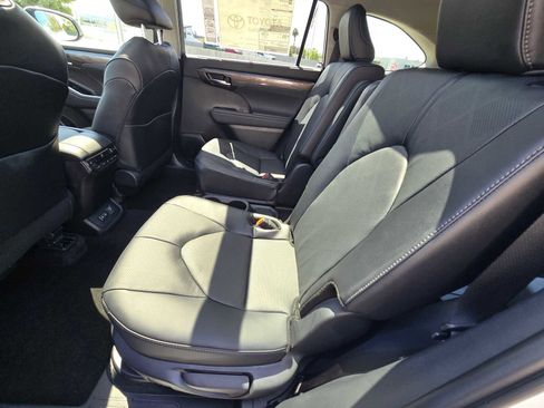 New 2026 Toyota Highlander Platinum AWD/4WD image 21