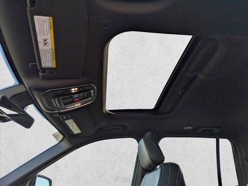 New 2025 Jeep Grand Cherokee Altitude image 21