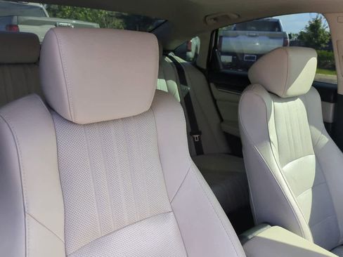 Used 2019 Honda Accord Touring image 7