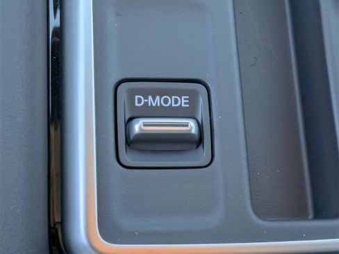 New 2025 Nissan Pathfinder SV w/ Black Appearance Package image 17