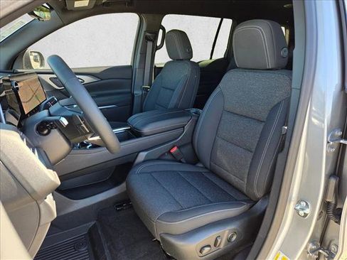 New 2026 Chevrolet Traverse LT w/ Driver Confidence Package image 4