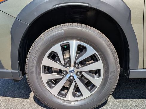 Used 2024 Subaru Outback Premium AWD/4WD image 9