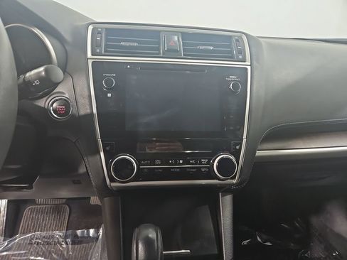 Used 2018 Subaru Outback 3.6R Limited AWD/4WD image 19