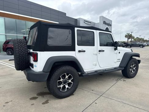 Used 2018 Jeep Wrangler Unlimited Sport S AWD/4WD image 7