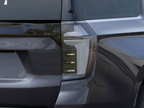 New 2026 Chevrolet Suburban High Country w/ Sun And Tow Package AWD/4WD image 11