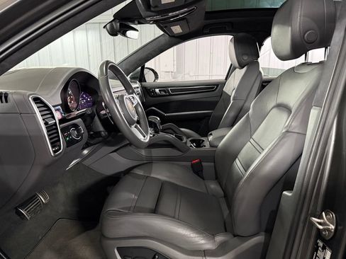 Used 2022 Porsche Cayenne GTS AWD/4WD image 19