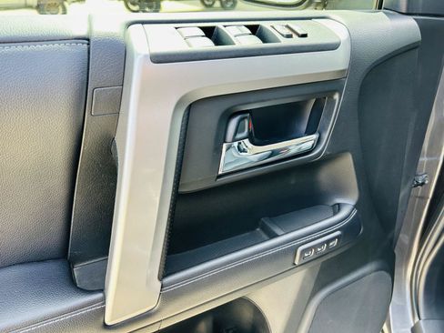 Used 2019 Toyota 4Runner Limited AWD/4WD image 9