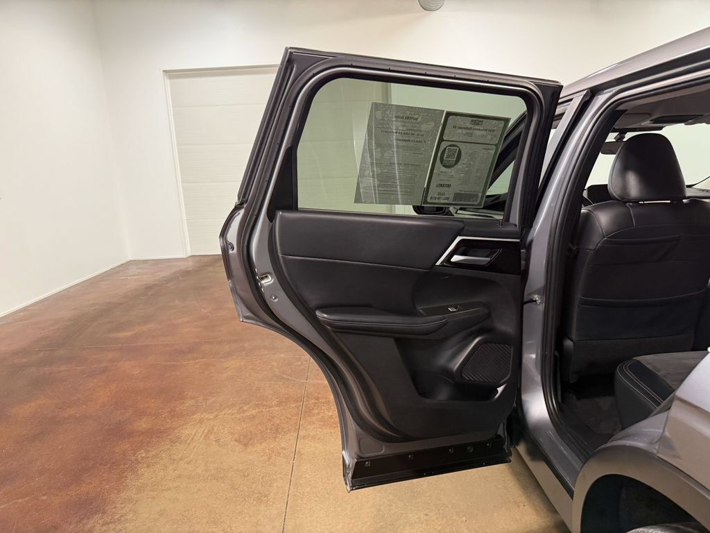 Used 2024 Mitsubishi Outlander SE AWD/4WD image 46