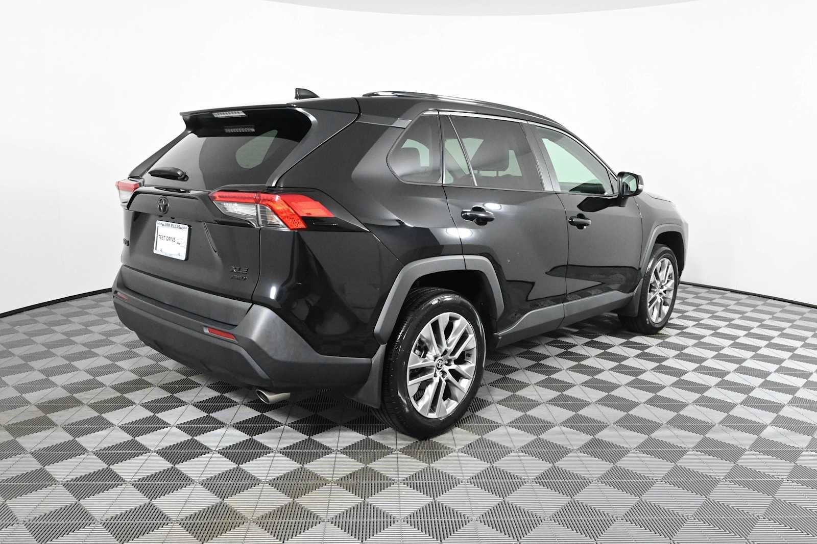 Used 2023 Toyota RAV4 XLE Premium AWD/4WD image 7