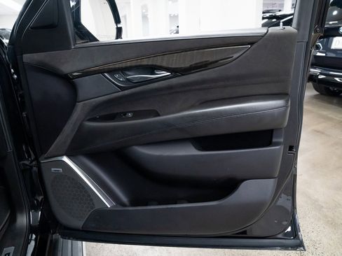 Used 2019 Cadillac Escalade ESV Platinum image 26