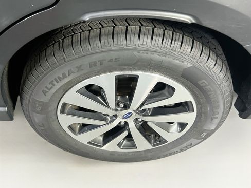 Used 2023 Subaru Outback Premium AWD/4WD image 31