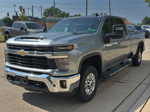 Used 2025 Chevrolet Silverado 2500 LT w/ Safety Package AWD/4WD image 4