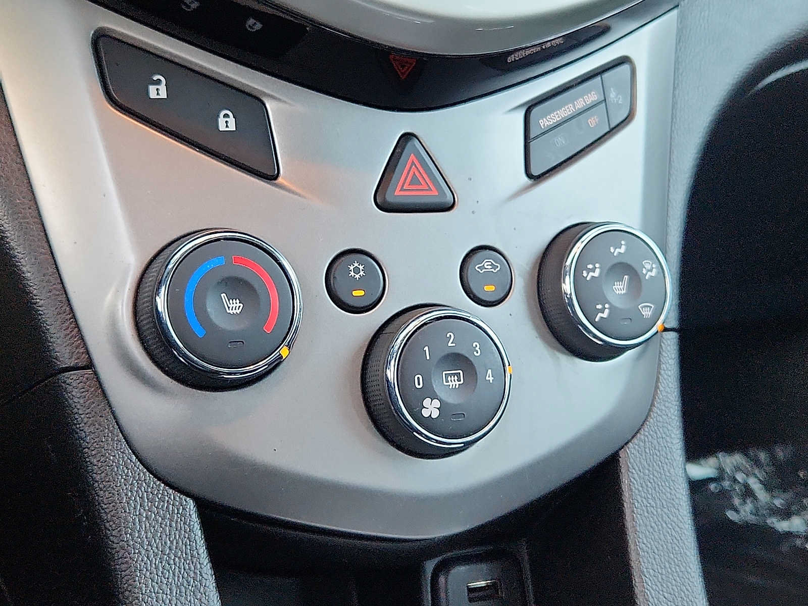 Used 2018 Chevrolet Sonic Premier FWD image 15