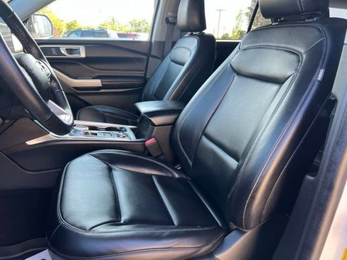 Used 2023 Ford Explorer XLT w/ Equipment Group 202A AWD/4WD image 22