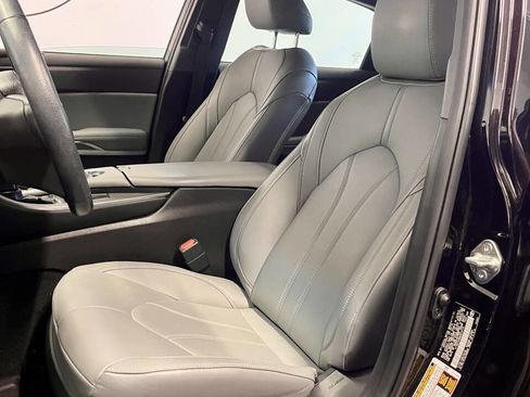 Used 2019 Toyota Avalon XLE image 15