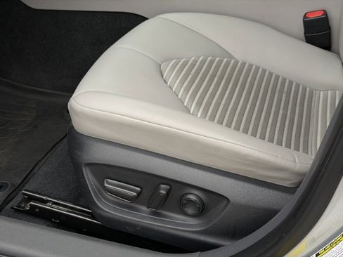 Used 2024 Toyota Camry SE w/ Convenience Package image 12