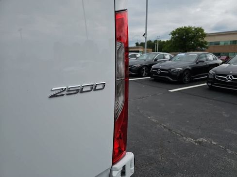Used 2024 Mercedes-Benz Sprinter 2500 image 8