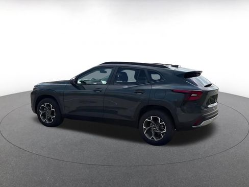 Used 2025 Chevrolet Trax LT image 10