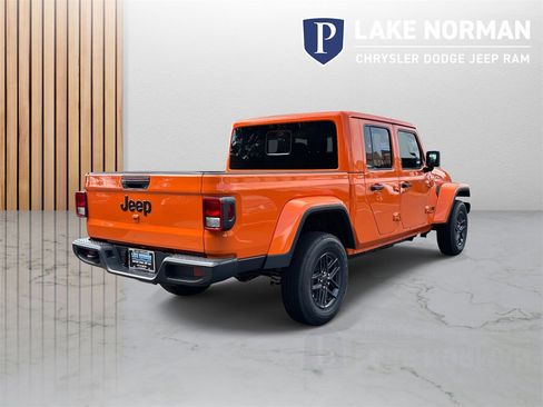 New 2025 Jeep Gladiator Sport image 9