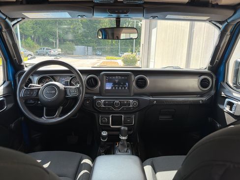 Used 2022 Jeep Wrangler Sport AWD/4WD image 18