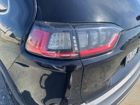 Used 2019 Jeep Cherokee Limited image 10