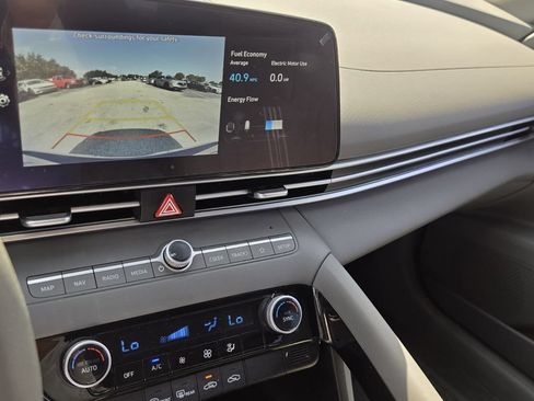 Used 2024 Hyundai Elantra Blue FWD image 19