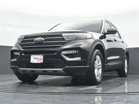 Used 2023 Ford Explorer XLT w/ Equipment Group 202A image 16