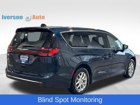 Used 2024 Chrysler Pacifica Touring-L FWD image 9