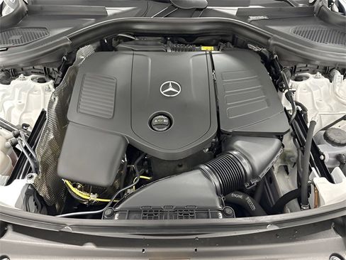 Used 2025 Mercedes-Benz GLC 300 4MATIC image 10
