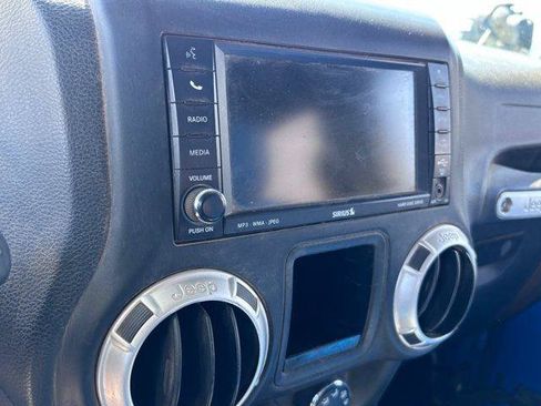 Used 2016 Jeep Wrangler Rubicon w/ Connectivity Group AWD/4WD image 9