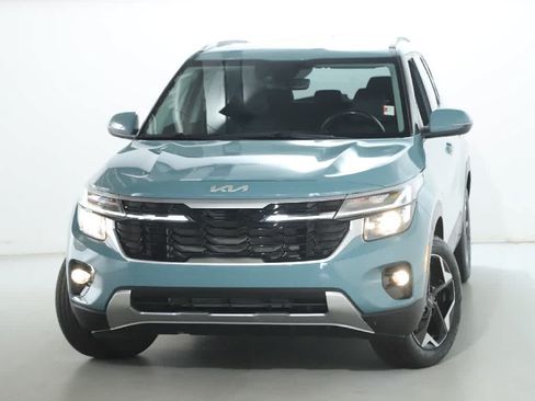 Used 2024 Kia Seltos EX AWD/4WD image 3