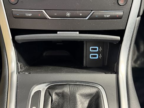 Used 2018 Ford Edge Titanium w/ Technology Package FWD image 19