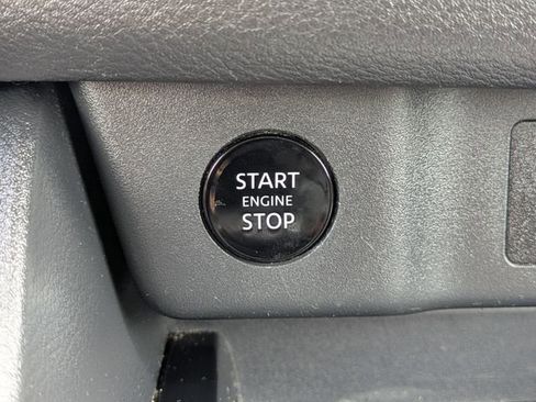 Used 2024 Nissan Rogue SV FWD image 33