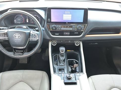 Used 2024 Toyota Grand Highlander Platinum image 15