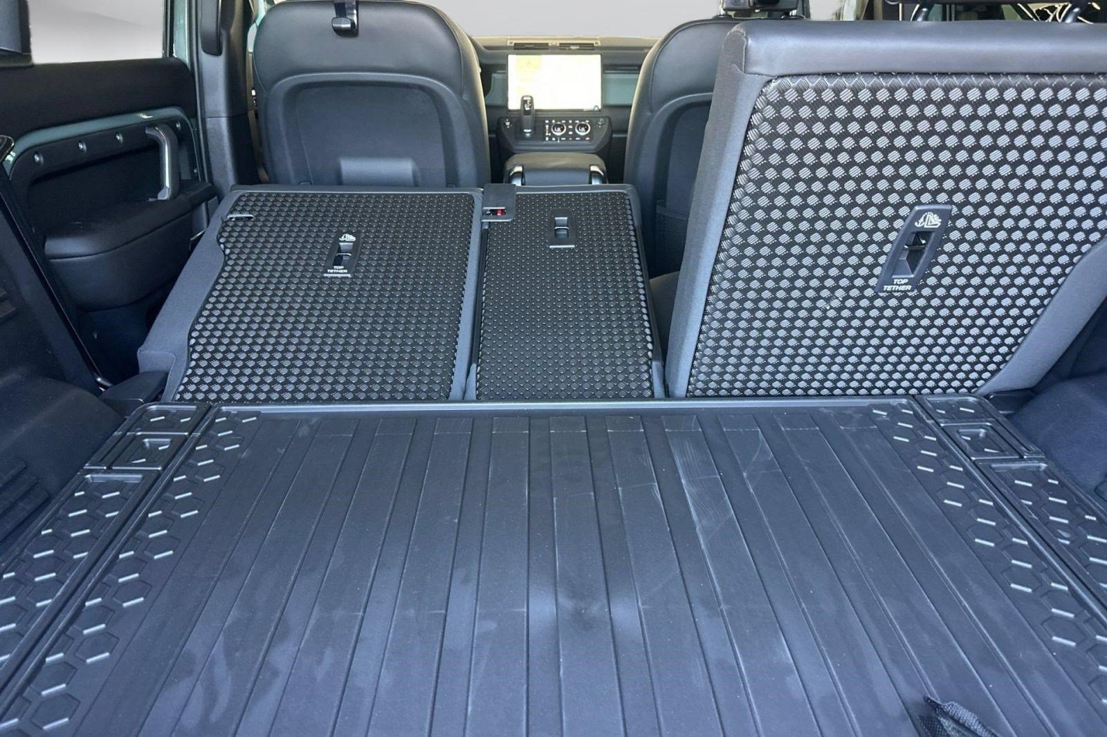 New 2026 Land Rover Defender 110 Trophy Edition AWD/4WD image 23