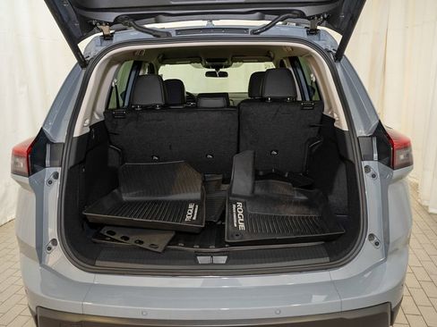 Certified 2025 Nissan Rogue SV image 5