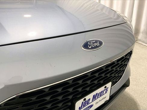 Used 2022 Ford Escape Titanium w/ Class II Trailer Tow Package image 7