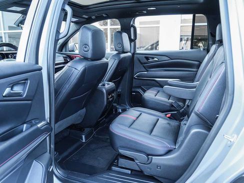 Used 2026 Chevrolet Traverse RS FWD image 33