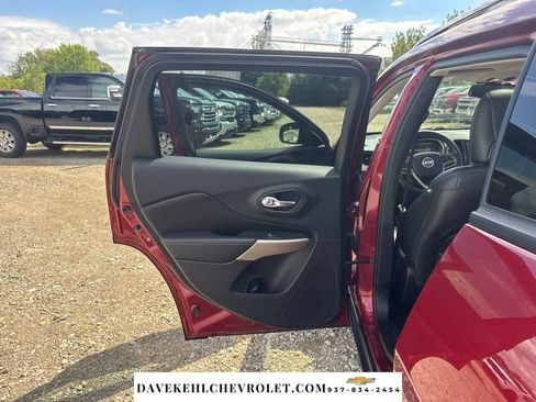 Used 2017 Jeep Cherokee High Altitude AWD/4WD image 39